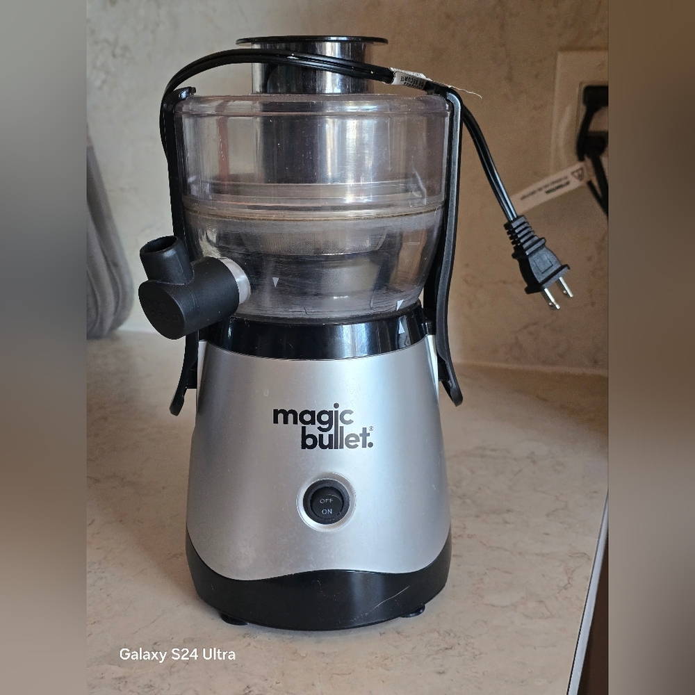Magic bullet Mini Juicer Black and Silver.